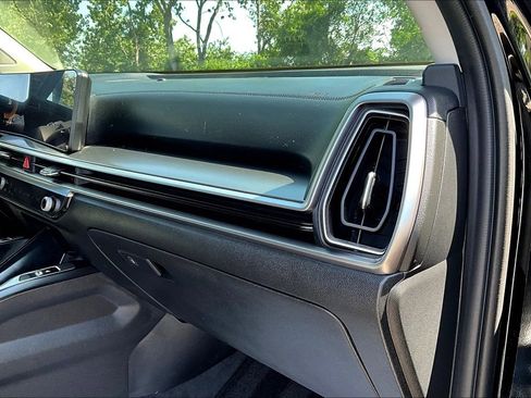 Used 2024 Kia Sorento S image 22