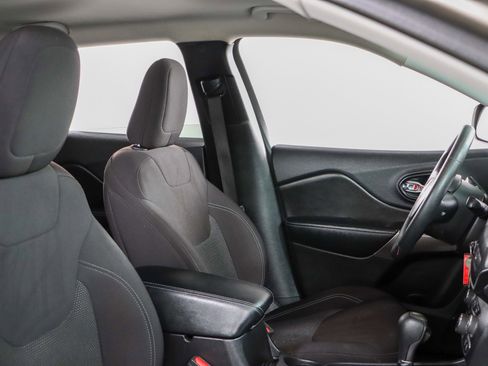 Used 2019 Jeep Cherokee Latitude w/ Popular Appearance Group image 26