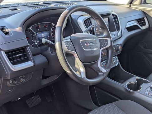 Used 2024 GMC Terrain SLE w/ Driver Convenience Package image 7