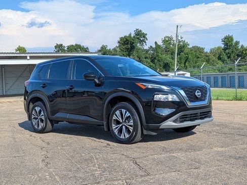 Used 2023 Nissan Rogue SV FWD image 2