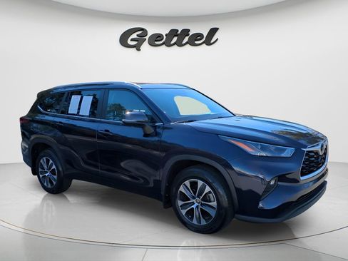 Certified 2024 Toyota Highlander XLE image 3