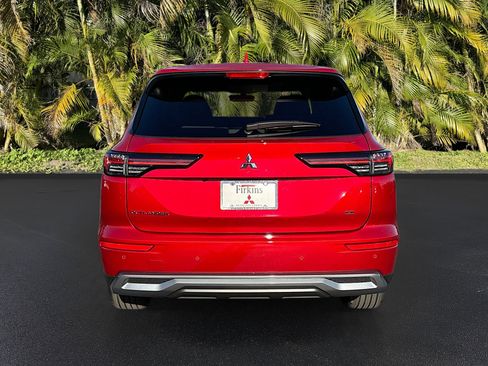 New 2025 Mitsubishi Outlander SE image 4