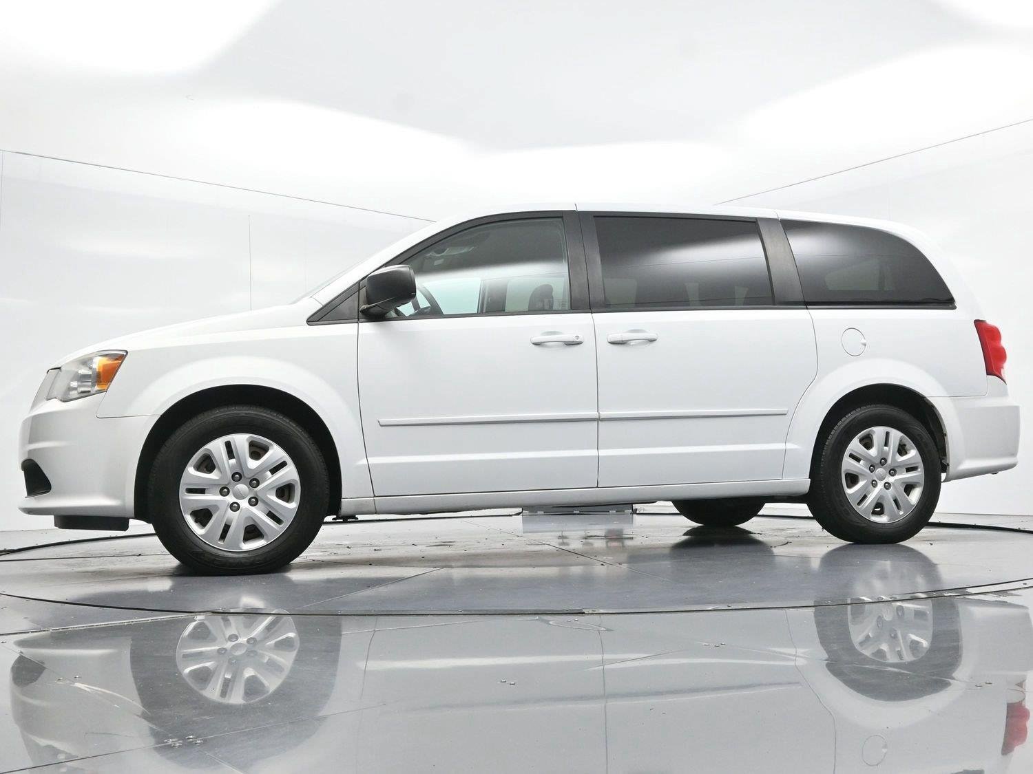 Used 2017 Dodge Grand Caravan SE FWD image 38