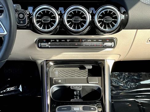 Used 2024 Mercedes-Benz GLA 250 4MATIC image 31