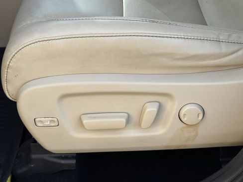 Used 2019 Toyota Highlander XLE image 27