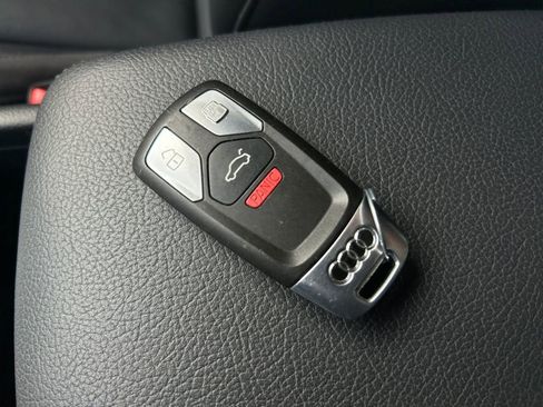 Used 2018 Audi A4 Sedan AWD/4WD image 33