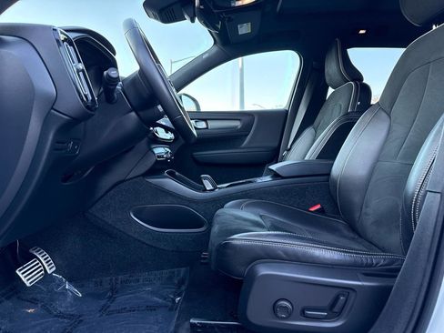 Used 2021 Volvo XC40 P8 Recharge w/ Climate Package image 20