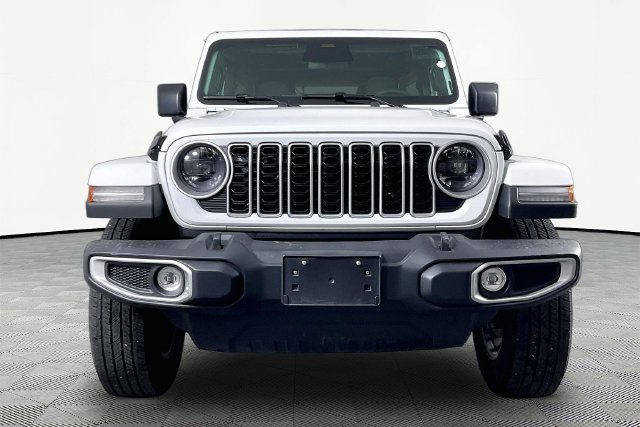 Used 2026 Jeep Wrangler Unlimited Sahara AWD/4WD image 2