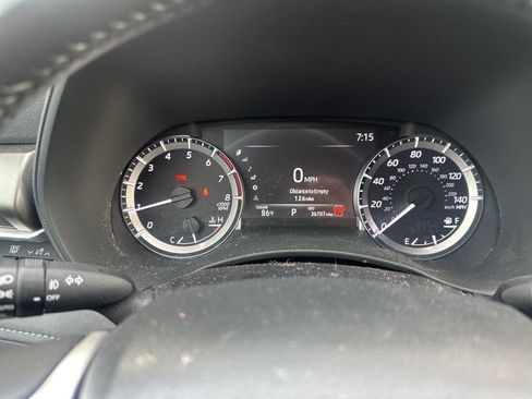 Used 2024 Toyota Highlander LE FWD image 6