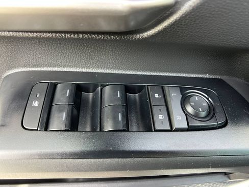 Certified 2025 Toyota Tacoma TRD Off-Road AWD/4WD image 12