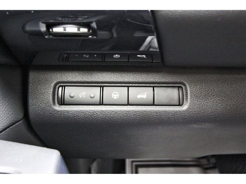 New 2025 Nissan Pathfinder SV image 13