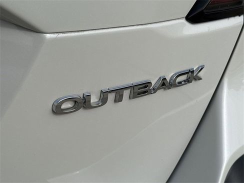 Used 2025 Subaru Outback Limited image 14