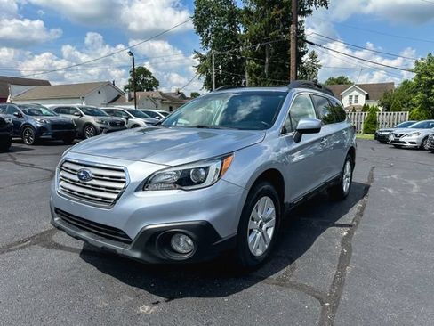 Used 2017 Subaru Outback 2.5i Premium AWD/4WD image 3