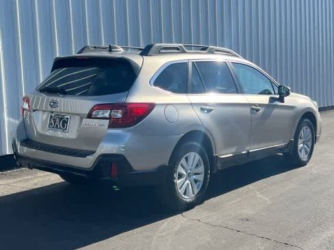 Used 2019 Subaru Outback 2.5i Premium w/ Popular Package #2 AWD/4WD image 6