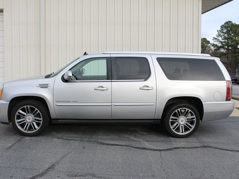 Used 2013 Cadillac Escalade ESV Premium image 5