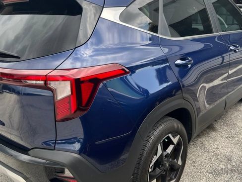 Used 2025 Kia Seltos EX FWD image 6