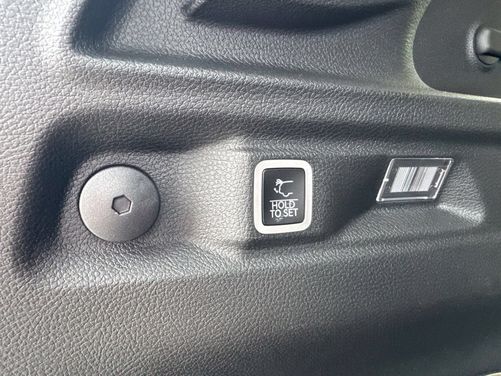Used 2022 Jeep Grand Cherokee L Limited RWD image 30