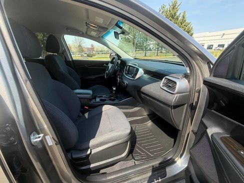 Used 2019 Kia Sorento AWD V6 image 17