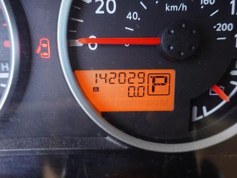 Used 2014 Nissan Frontier 2WD Crew Cab Long Bed image 13