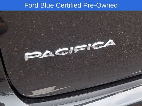 Used 2023 Chrysler Pacifica Limited FWD image 33