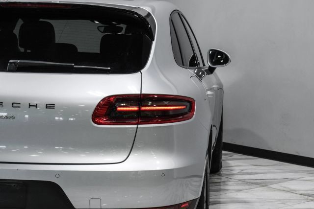 Used 2018 Porsche Macan Sport Edition AWD/4WD image 46