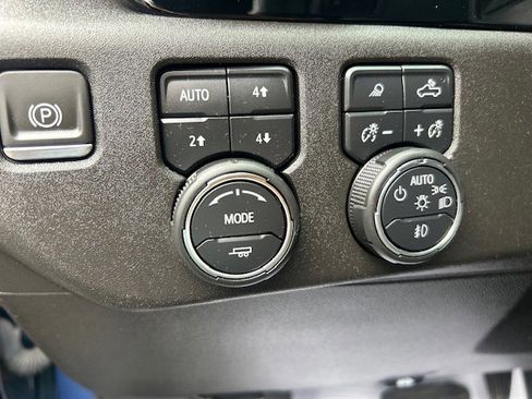 Used 2024 Chevrolet Silverado 2500 ZR2 w/ Technology Package image 21