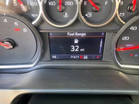 Used 2021 Chevrolet Silverado 1500 LT AWD/4WD image 15