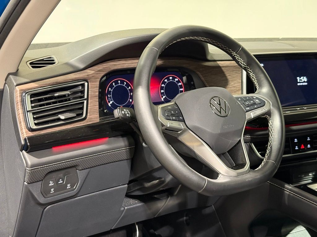 Used 2025 Volkswagen Atlas SEL AWD/4WD image 17