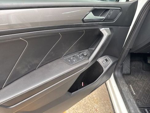 Used 2022 Volkswagen Tiguan SE AWD/4WD image 29