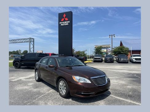 Used 2013 Chrysler 200 LX FWD image 1