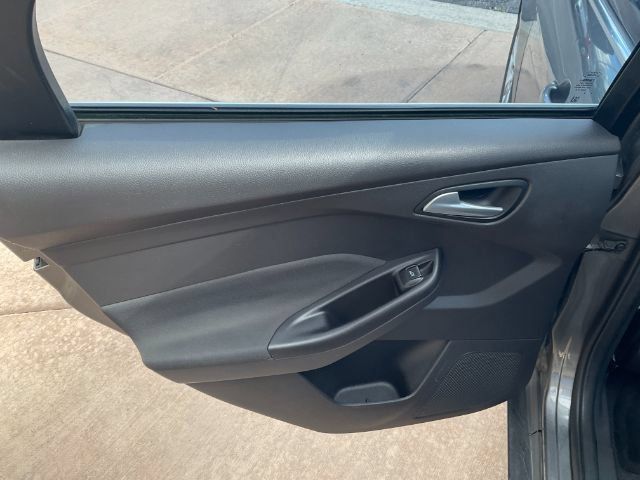 Used 2012 Ford Focus SEL FWD image 15