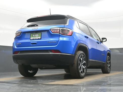 Used 2025 Jeep Compass Limited image 28