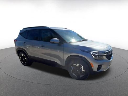 Used 2025 Kia Seltos S image 2