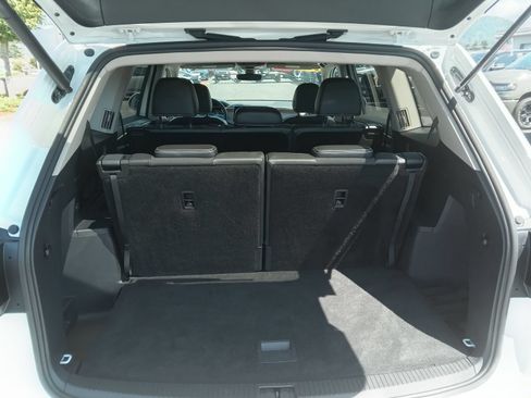 Used 2024 Volkswagen Atlas SE AWD/4WD image 18
