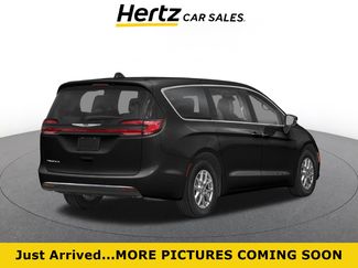 Used 2024 Chrysler Pacifica Touring-L FWD video 1