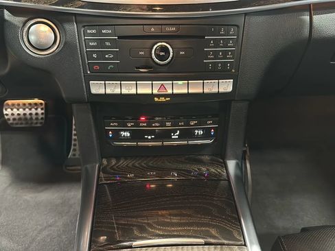 Used 2016 Mercedes-Benz E 400 4MATIC Sedan image 24