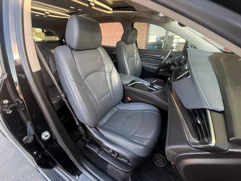 Used 2019 Buick Enclave Premium w/ LPO, Hit The Road Package AWD/4WD image 17