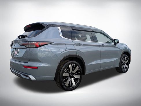 New 2026 Mitsubishi Outlander SEL image 3