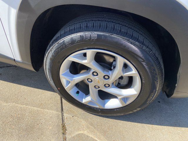 Used 2025 Chevrolet Trax LS w/ LS Convenience Package FWD image 32
