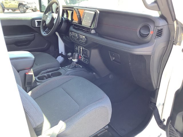 Used 2025 Jeep Wrangler Unlimited Rubicon w/ Convenience Group AWD/4WD image 37