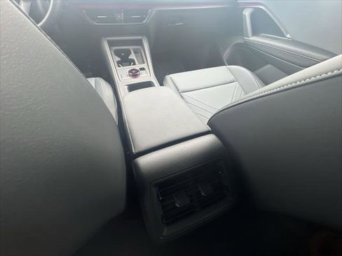 Used 2025 Volkswagen Tiguan SE AWD/4WD image 20