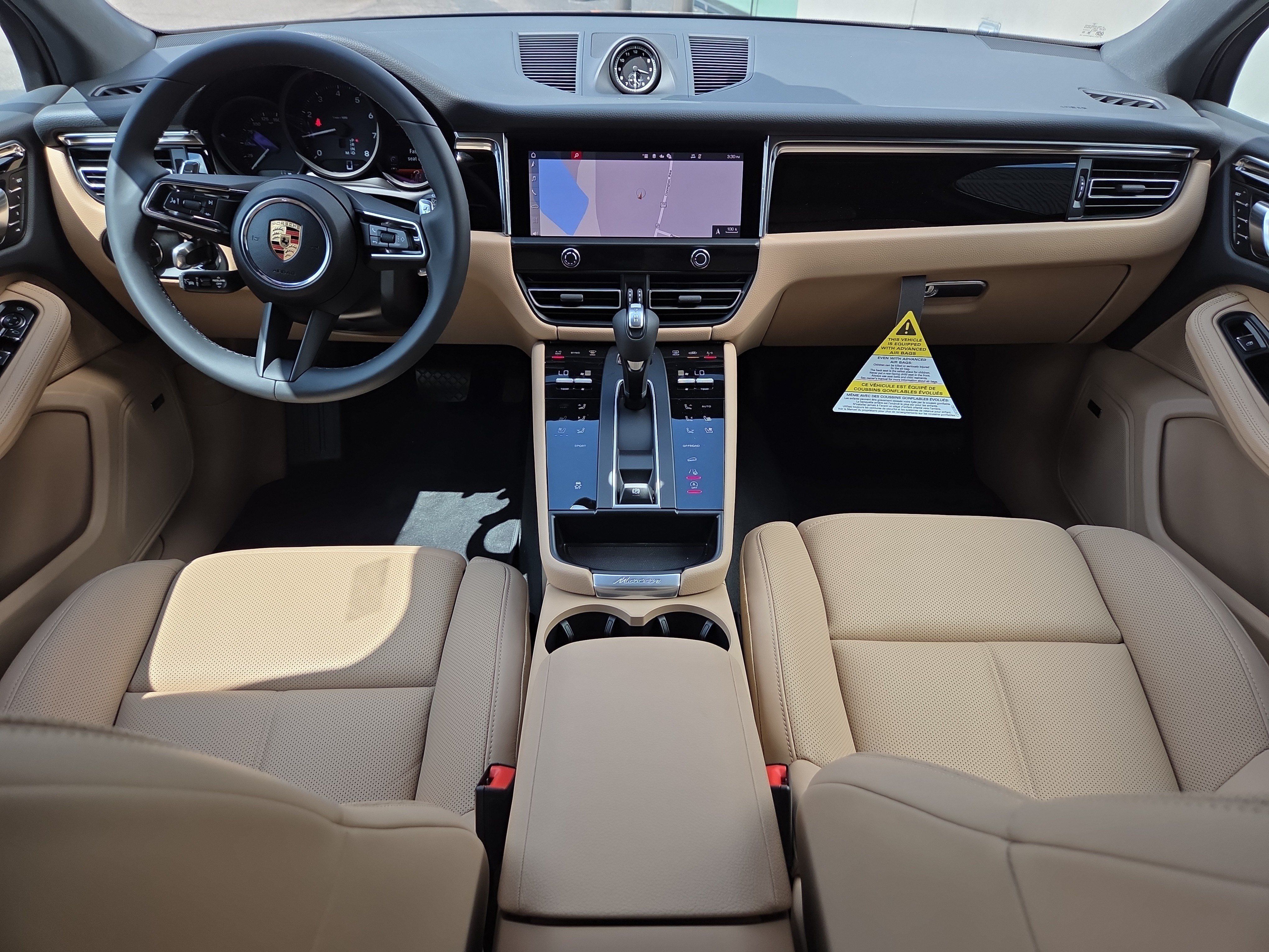 Certified 2025 Porsche Macan AWD/4WD image 15