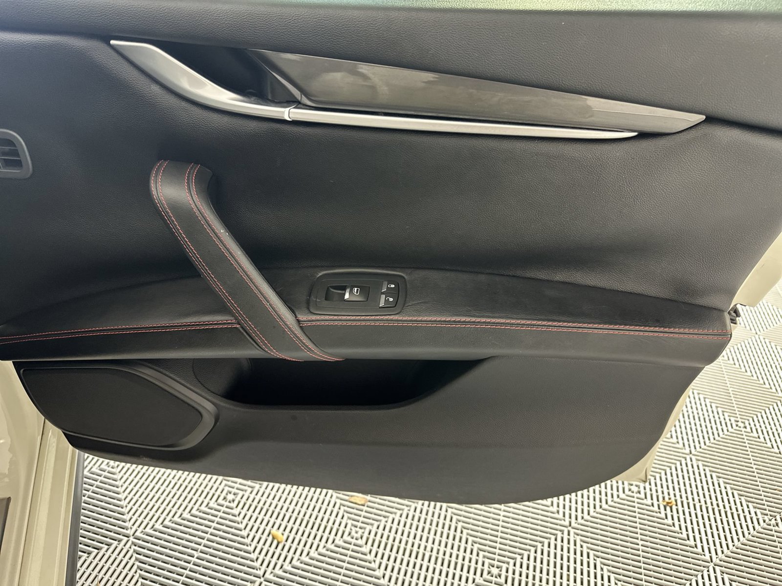 Used 2018 Maserati Ghibli RWD image 19