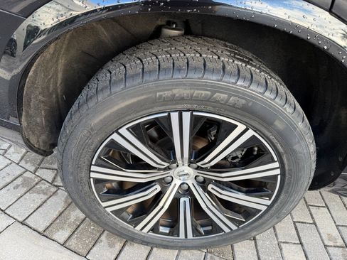 Used 2024 Volvo XC90 B5 Core image 26