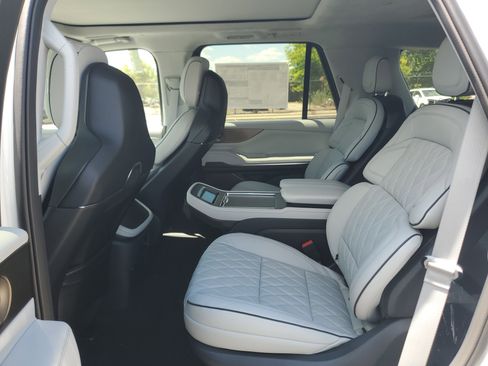 New 2026 Lincoln Navigator Black Label AWD/4WD image 27