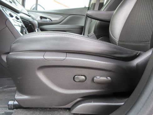 Used 2022 Buick Encore Preferred image 9