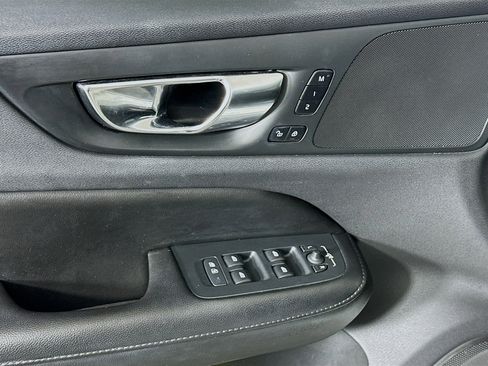 Used 2020 Volvo S60 T5 Momentum FWD image 15
