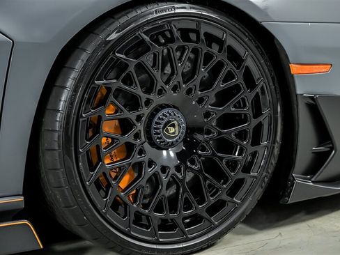 Used 2019 Lamborghini Aventador SVJ AWD/4WD image 17