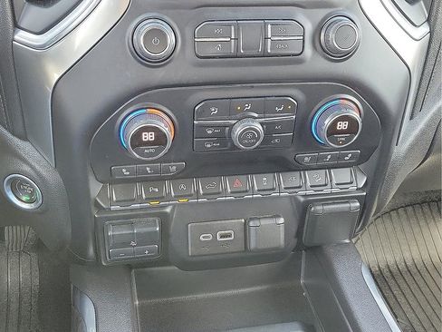 Used 2021 Chevrolet Silverado 1500 LTZ AWD/4WD image 17