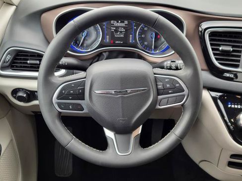 Used 2023 Chrysler Voyager LX FWD image 28